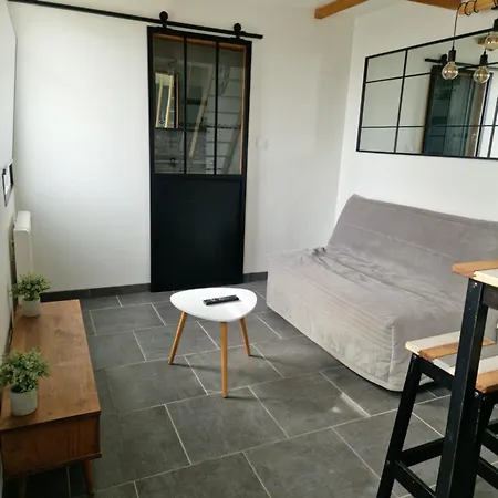 Jolie Maisonnette Avec Terrasse Et Emplacement Voiture A 200m De La דירה *